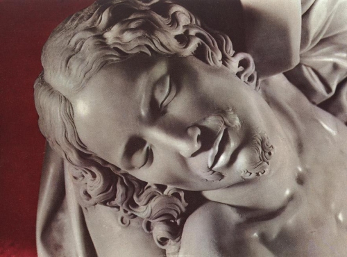 Michelangelo, particolare della “Pietà” in San Pietro a Roma